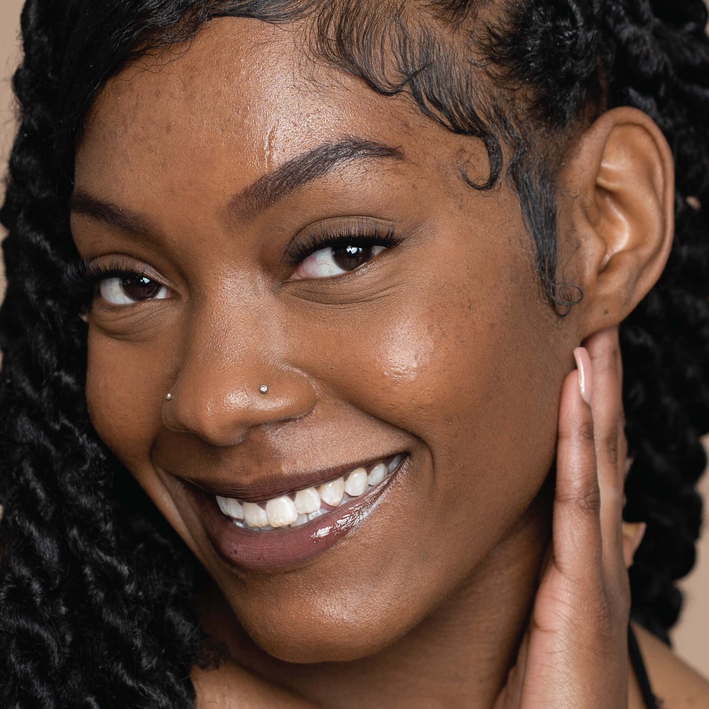 FlutterHabit Sweetheart DIY lash extensions on model natural look