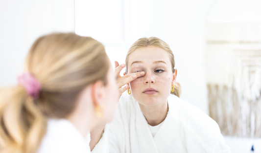 How to safely remove your FlutterHabit® lashes